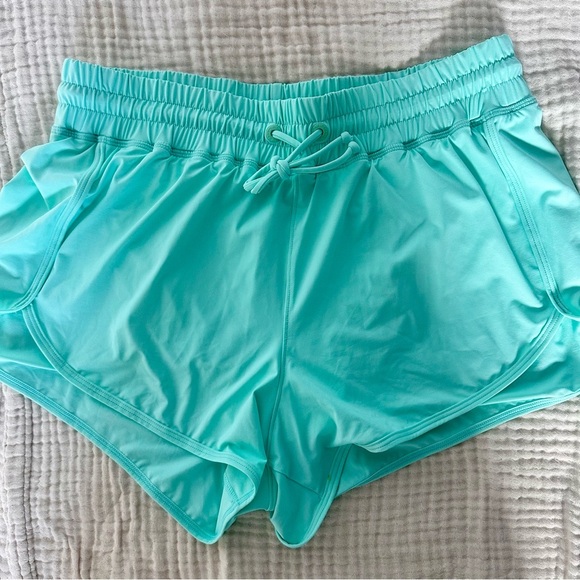 L.L. Bean Women's UPF 50+ Knit Shorts Small - Picture 4 of 8